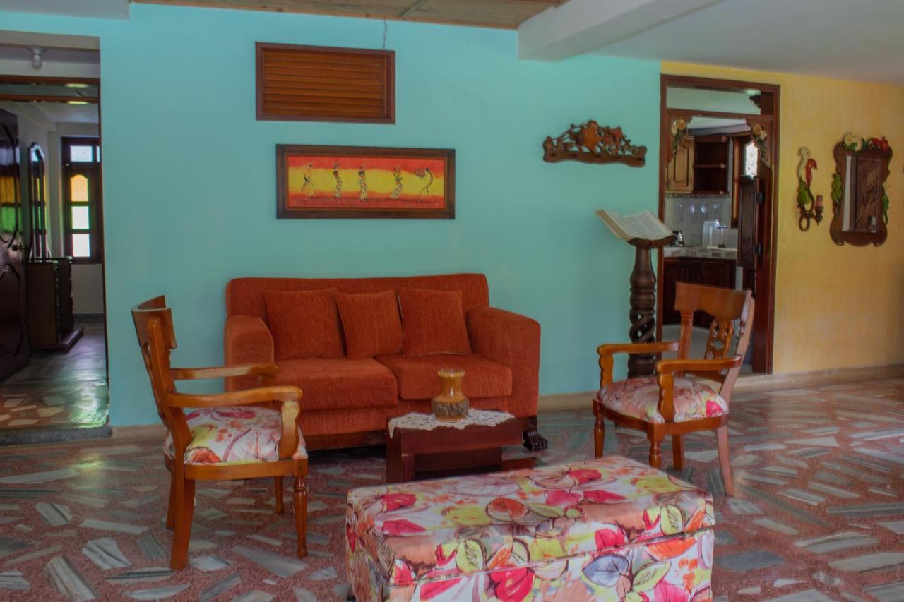 Brisas Del Rio *